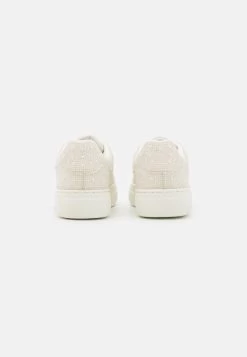 Baskets Basses - Off-White 11 Baskets Basses - Off-White -Boutique Fashion Soldes d3b67d0bf0f5472984c10fecfec1cafd
